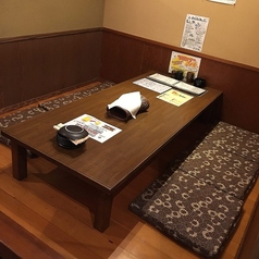 少人数の飲み会や女子会に最適な半個室。和の情緒を感じる落ち着いた空間で、ゆったりとお食事を楽しめます。