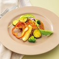 料理メニュー写真 グリルチキンと彩り野菜ハニーマスタードソース