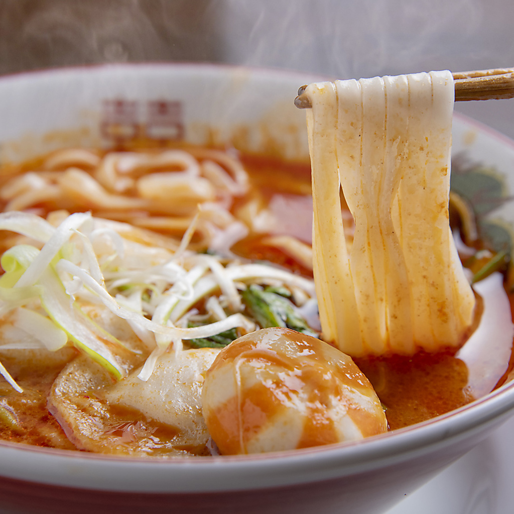 龍でも人気、米粉麺を使用した麻辣湯　マーラータン