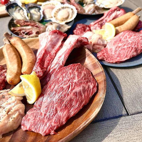 壮大な緑と海風が抜ける爽快な空間で、絶品BBQをお楽しみください♪