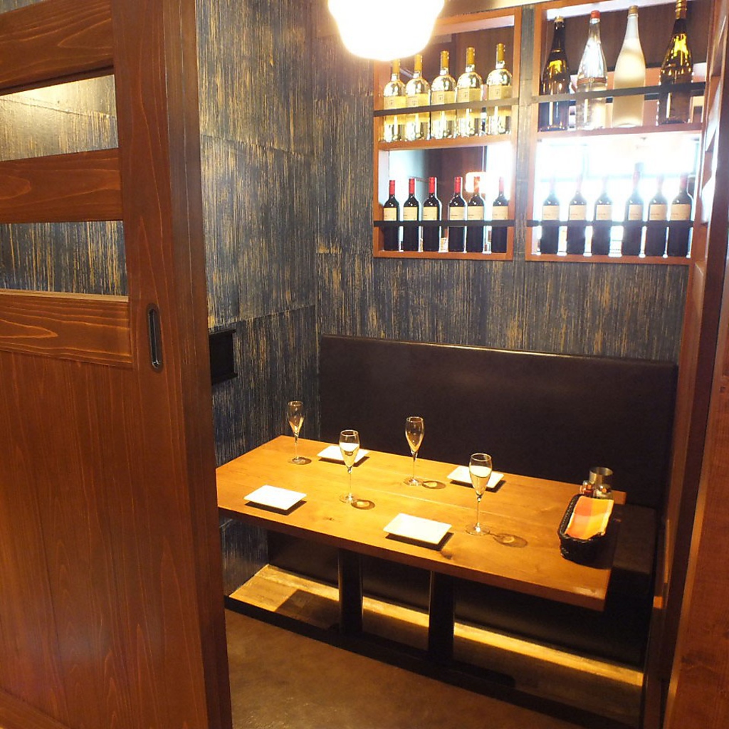 ゆったり掘りごたつのお席、個室もご用意！ご家族やママ会でもご利用いただけます！