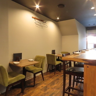 人宿町に佇む大人な雰囲気◎木の温もり溢れる店内