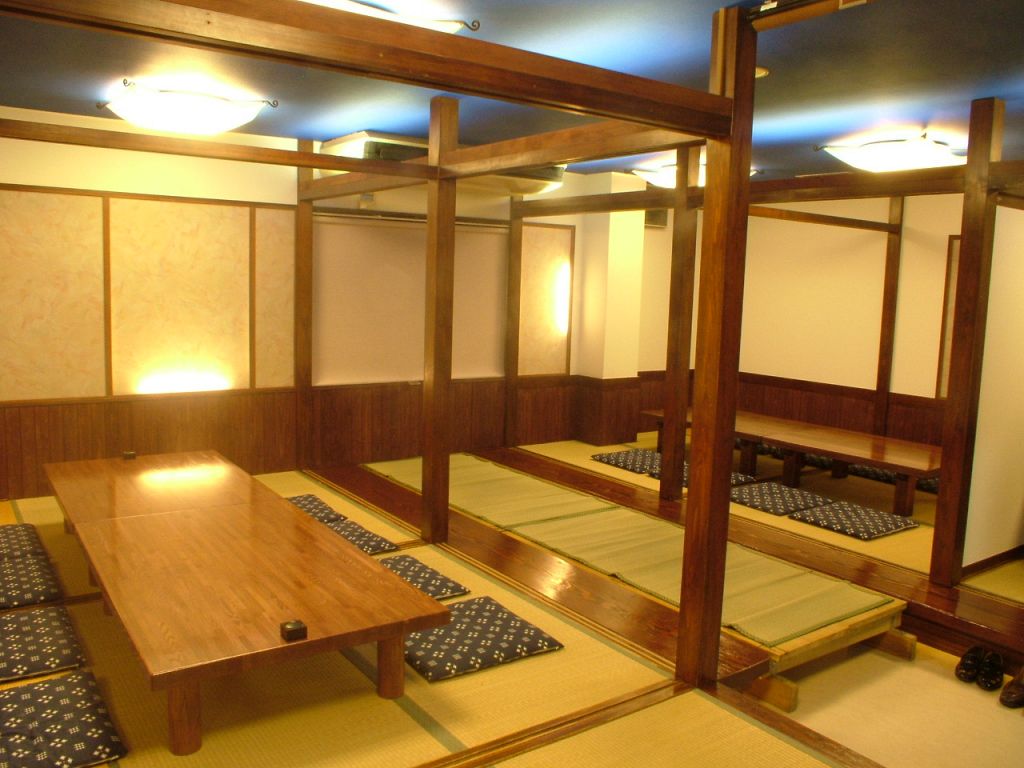 時間を気にせずゆったり寛げる店内は、最大で45名様までOK◎座敷・掘りごたつもあります！