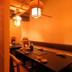 【テーブル席】2名様~ご利用いただけるテーブル席です。普段使いのお食事からご宴会まで幅ひろいシーンに対応可能です