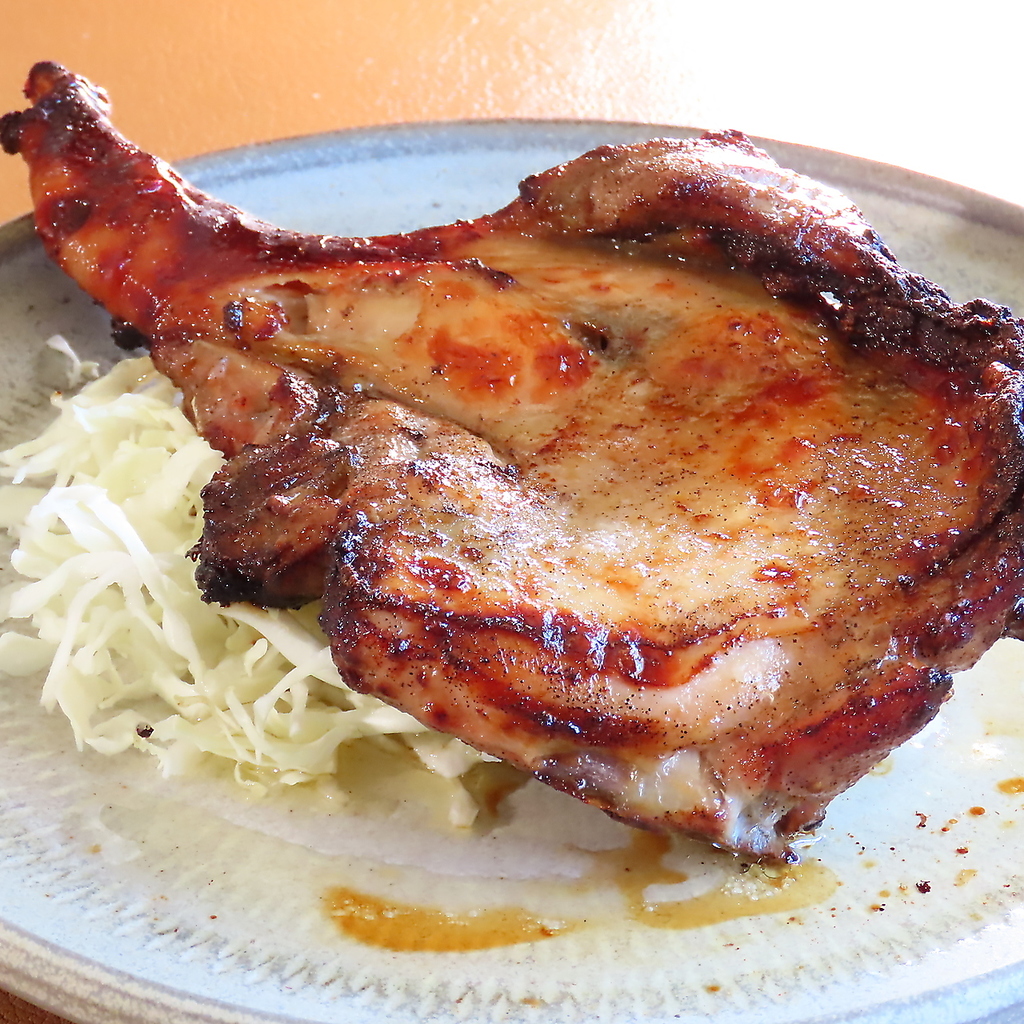 しろくま亭名物骨付き鶏のしろくま風