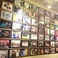 店内には韓流ドラマや映画、K-POPアーティストのチラシが多数展示してあります。