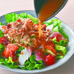 新鮮野菜と海鮮のサラダはさっぱり美味しい！