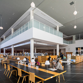 施設内に図書館『ミライニ』