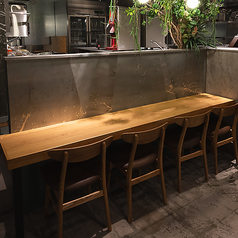 お一人様でもご来店いただきやすいカウンター席もご用意。