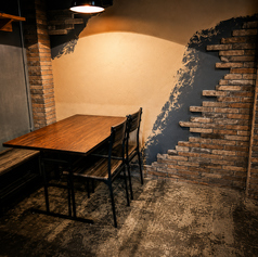 【２階フロア】ご友人同士での賑やかな飲み会や女子会・会社の飲み会など、さまざまなシーンでご利用できます！みんなで楽しくお食事をお楽しみください！