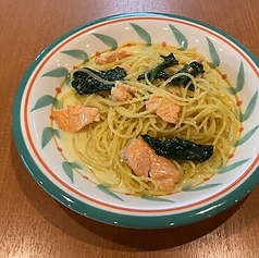 サーモンとほうれん草のクリームパスタ