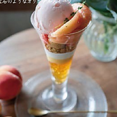 桃のパフェ(桃が無くなり次第終了)
