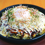 【おかやま焼き　一閃スペシャル】豚+スジ+玉子+チーズ+大葉+海鮮 が入った贅沢な一品！食べ応え抜群