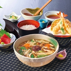 たっぷりきのこの釜玉あんかけきしめん和膳