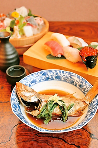 島根県産のどぐろを使った、のどぐろ料理メインの居酒屋。日本海の海の幸を楽しめる。