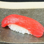 全国から仕入れるネタと、シャリにこだわった本格的なお寿司は80円（税抜）～とリーズナブル！
