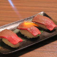 「口の中でとろける極上の一貫」　黒毛和牛の炙り寿司の写真