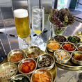 韓国料理にぴったりのお酒を豊富に取り揃えています。チャミスルや韓国焼酎をはじめ、様々な種類のお酒が楽しめます。料理の美味しさを引き立てる一杯を、ぜひお楽しみください。お食事と共に素敵な時間をお過ごしください！