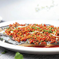 漬け唐辛子とトウチ入り唐辛子魚の姿蒸し