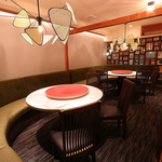 落ち着いた雰囲気の個室は小中規模のご宴会におすすめ。人数に合わせて各種お席をご用意いたします。