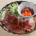 料理メニュー写真&nbsp;和牛サーロイン炙りユッケ～龍の卵といくら～