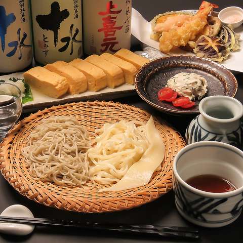 厳選銘酒と絶品酒肴で満たされる夜。自慢の手打蕎麦で〆る、大人の至福のひとときを。