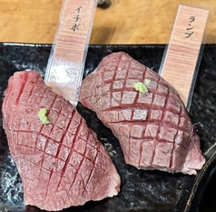 牛あぶり寿司 4貫(トロ2貫、赤身2貫)/2貫(トロ1貫、赤身1貫) 