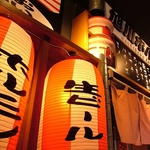 昭和レトロな雰囲気に誘われるお店入り口！※写真は系列店