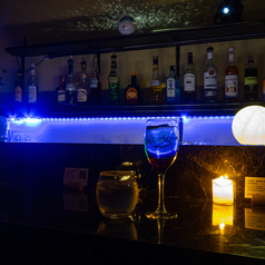 ◆落ち着きある店内でお好みのお酒をお楽しみいただけます。お手元のキャンドルに照らされながらごゆっくりどうぞ…。