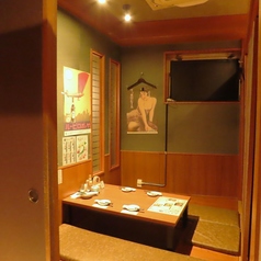 【プライベート感あふれる個室】個特別な時間を過ごせる空間です☆落ち着いた雰囲気の中、料理を楽しみながら、心ゆくまで会話を楽しめます!飲み放題付きのコースもあり、豊富なドリンクを堪能できることが魅力です♪