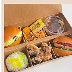 彩り豊かで食べやすい人気のお弁当。