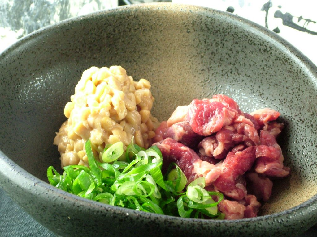 馬肉と納豆の絶妙なコンビネーション！桜納豆500円◎熊本の米・芋焼酎にも良く合います。