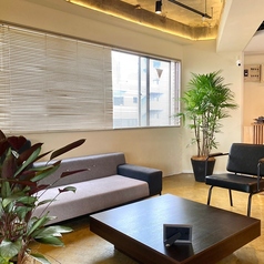 複数人でのご利用はもちろん、肘が置ける椅子もあるのでリモートワークなどでもご利用いただけます。