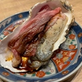 料理メニュー写真 生牡蠣と蔵王牛の炙り 牡蠣にく