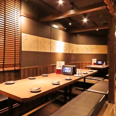 8名様から16名様までご利用いただけるテーブル席は中規模宴会にもおすすめです。ご宴会コースはご予算やご利用シーンに合わせてお選びいただけるので、様々なご利用シーンに最適です。