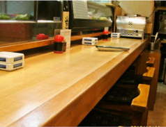 テーブル席の他、カウンター席ございます。