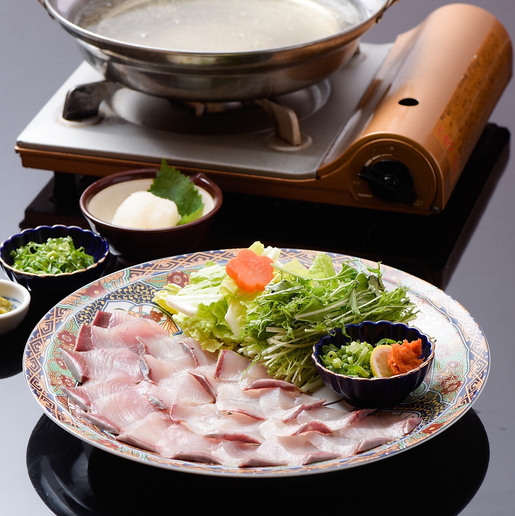 ブリしゃぶ人気です。もちろんぶりが入荷しているときのメニューですが、ご予約を頂けばご準備致ます