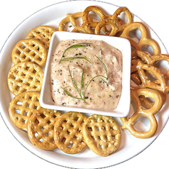 燻製プレッツェルとモルタデッラのクリームチーズ