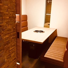 【完全個室】 扉付きのお客様だけの空間。換気設備完備で安心してご利用頂けます