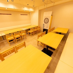 【白を基調とした明るい綺麗な店内】【仙台/居酒屋/個室/焼き鳥/藁焼き/牛たん/飲み放題/和食/日本酒/女子会/記念日/誕生日/二次会/宴会/歓迎会/送別会/歓送迎会】