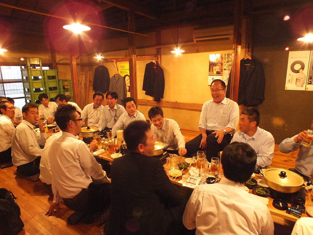 ２階の座敷は宴会にぴったり！プロジェクターを持ち込んで上映することも可能です