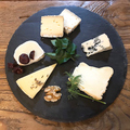 料理メニュー写真 ソムリエがセレクトした５種類のチーズ盛り合わせ（１人前）