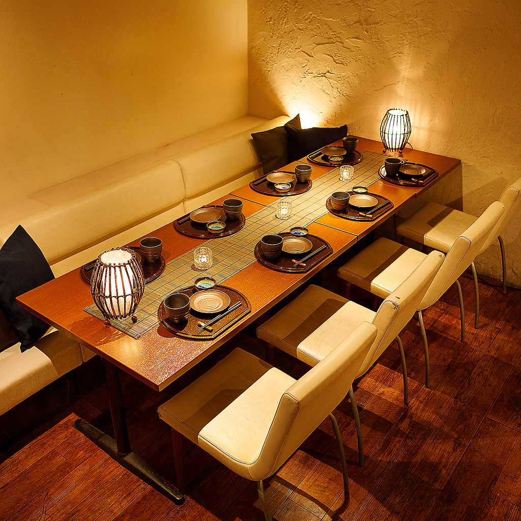 大人な雰囲気が漂う店内は、少人数様から団体様まで幅広いシーンに対応しております◎ 