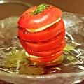 料理メニュー写真 まるごとトマトのカプレーゼ