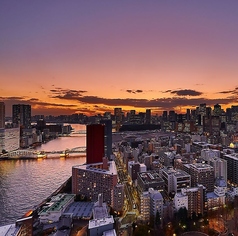 こだわりの自家製ダレ 東京の夜景を一望