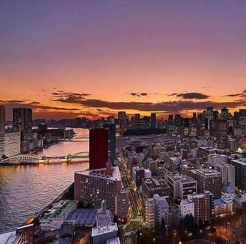 32階から眺める東京の夜景が、一流の料理を引き立たせるアクセント