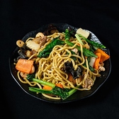 【皆で美味しい琉球中華を楽しもう★テーブルのお席】ゆったりとしたテーブルのお席♪テーブルに美味しいお料理やドリンクを並べれば、楽しい時間がもっと楽しくなること間違いなし!