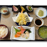 お昼でも夜でも御膳メニューのご提供が可能です。ご家族でのお食事やランチミーティングにも◎