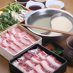 人気の二色鍋のしゃぶしゃぶ食べ放題は、にぎり寿司20種類と一品料理20種類も食べ放題！