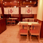 広々とした店内はお席同士の間隔も広めで安心◎シーンに合わせてお席ご案内いたします！